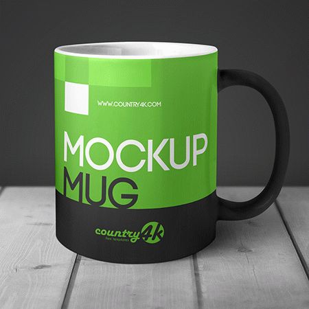 Free Mug in Table Mockup