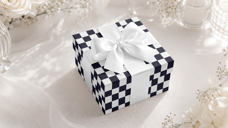 Preview mockup 2 free square gift box mockup